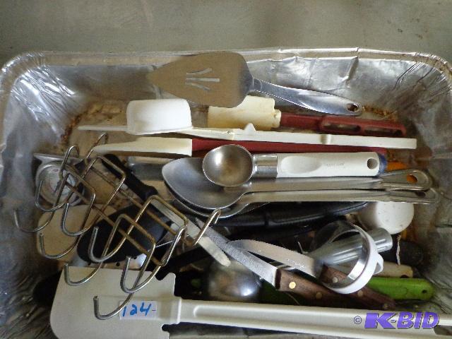 lot 124 image: Assorted Cooking Utensils   spatulas    spoon...