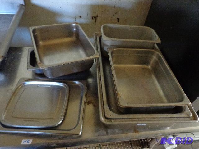 lot 130 image: Kitchen Pans   2- 22 pans  2-12" pans  ...