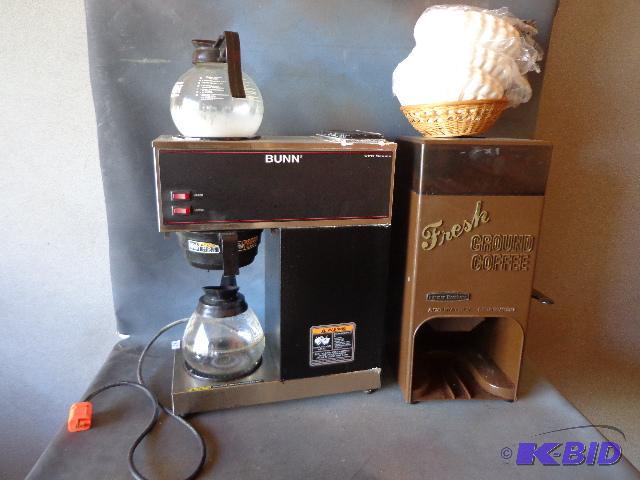 lot 146 image: Coffee Maker, 2 Coffee Pots and Fresh Ground ...