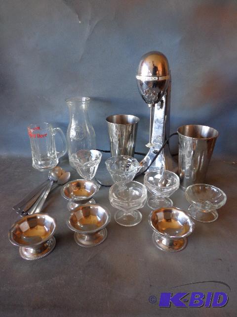 lot 170 image: Classic Hamilton Beach Milkshake Blender   5 ...
