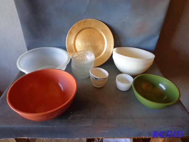 lot 185 image: Assorted Bowls and Serving Trays...