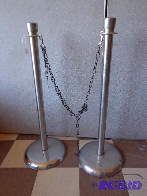 lot 217 image: Waiting Gate with Chain...