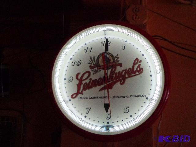 lot 28 image: Leinenkugel Clock   Powers up  18" dia ...