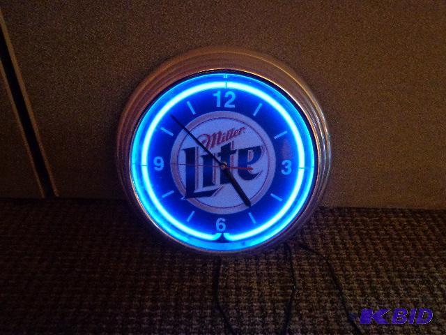 lot 46 image: Miller Lite Lighted Clock   15"&nbspdia...