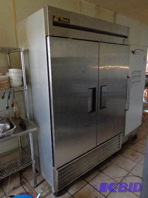 lot 5 image: True Manufacturing 2 Door Refrigerator   Mode...