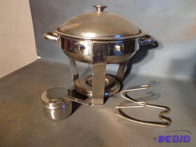 lot 67 image: Sterno Heated Food Warmer with Lid   12.5 x 4...