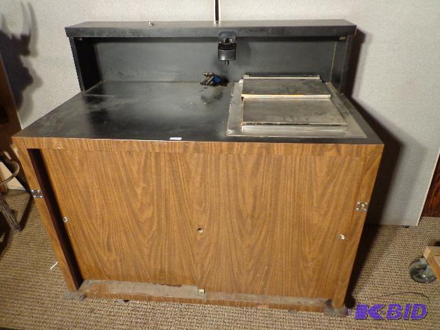 lot 77 image: Stainless Ice-tainer Portable Bar   pop dispe...