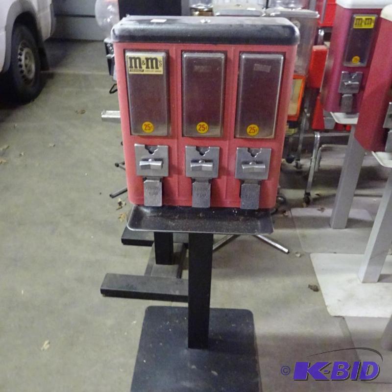 Triple play 3 vend machine. No key...