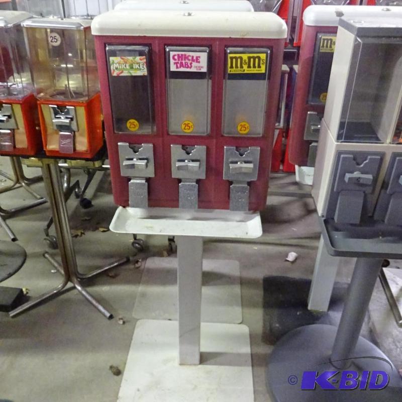 Triple play 3 vend machine. No key...