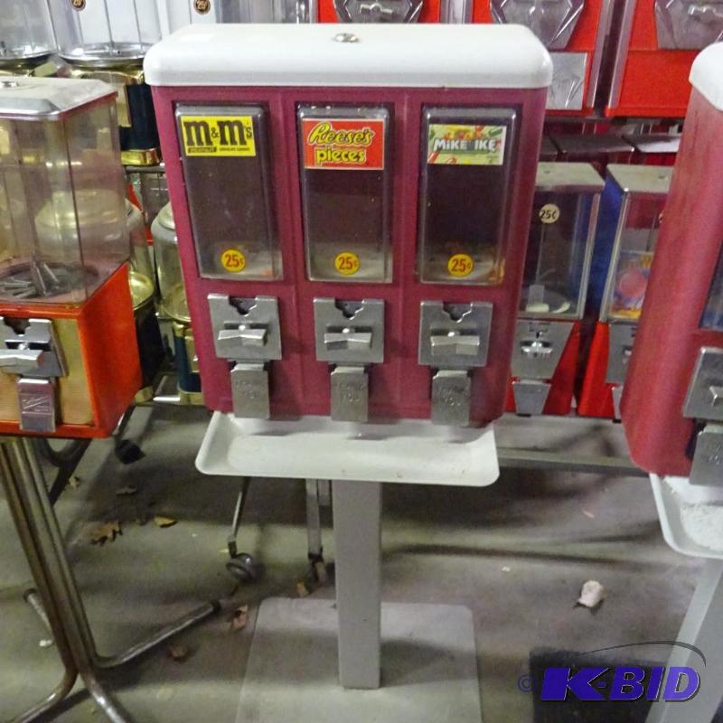 Triple play 3 vend machine. No key...