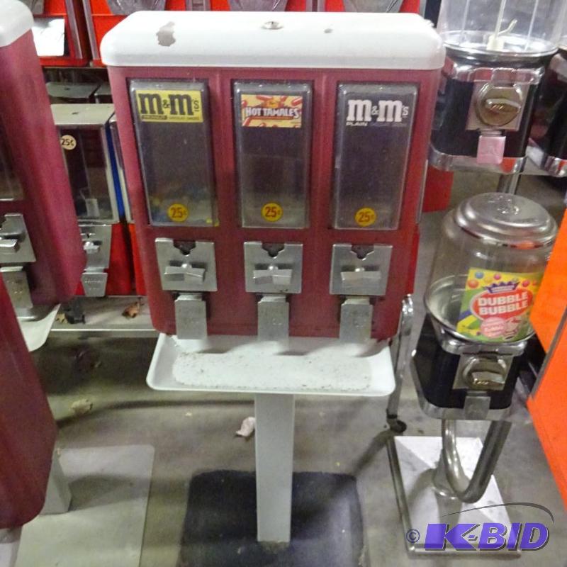Triple play 3 vend machine. No key...