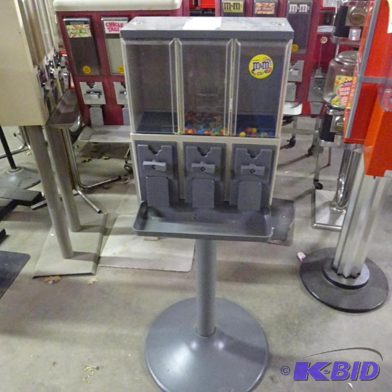 Triple play 3 vend machine. No key...