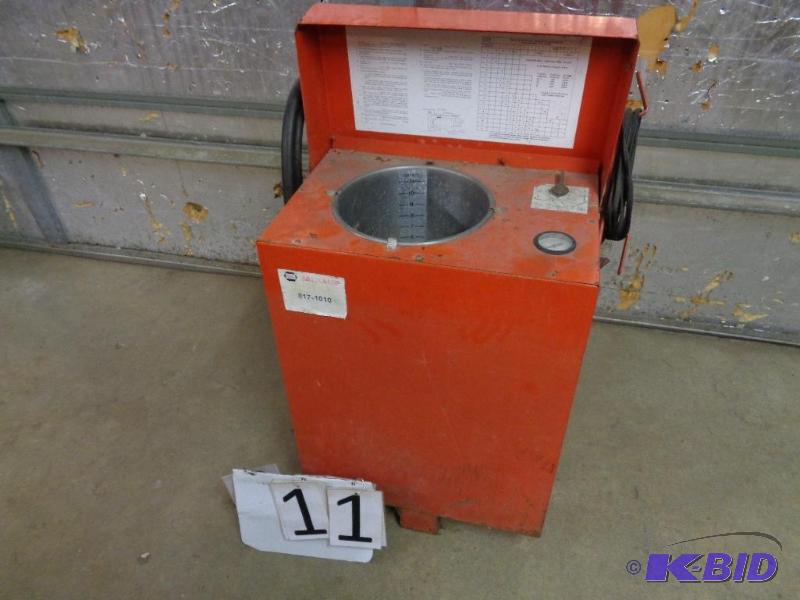 lot 11 image: Coolant flush machine. Looks like it uses 12 ...