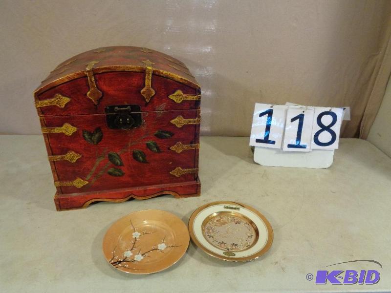 lot 118 image: Beautiful Wood Decorative TrunkBox, 24K Gold...