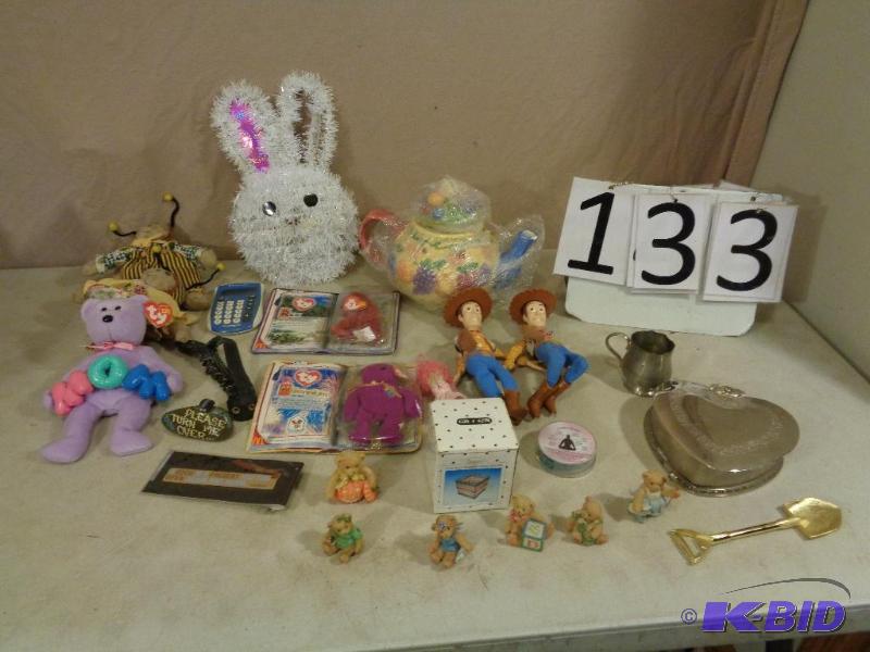 lot 133 image: Priscilla Hillman Bears, Beanie Babies, Tea P...