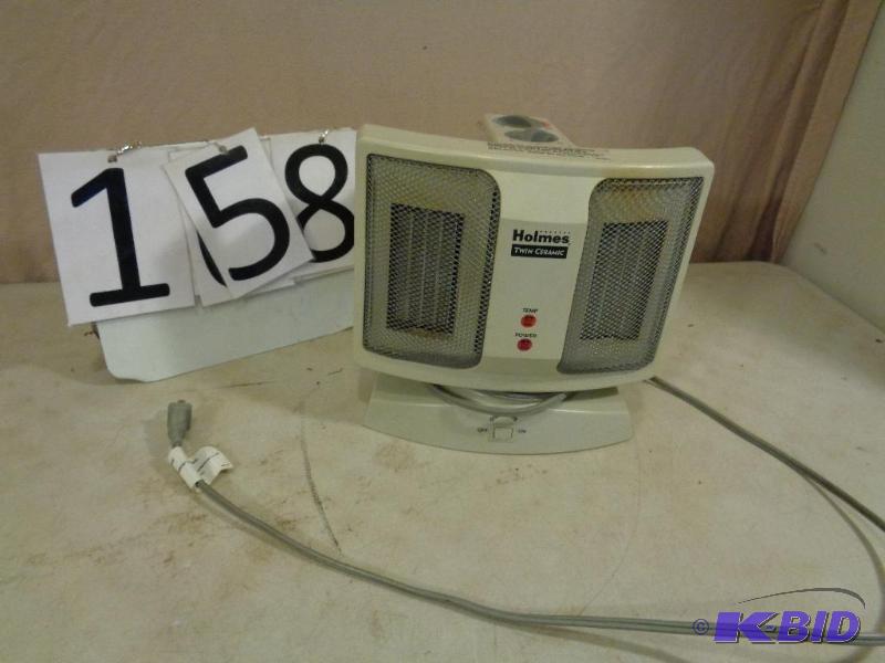 lot 158 image: Holmes Twin Ceramic Oscillating Heater. Teste...