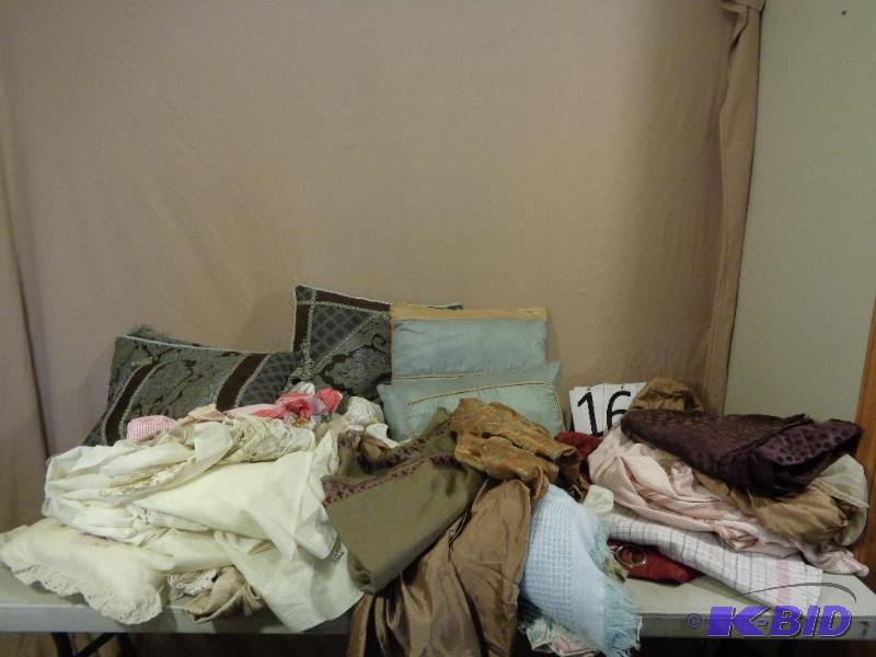 lot 166 image: Blankets, Throw Pillows, Curtains, Shower Cur...