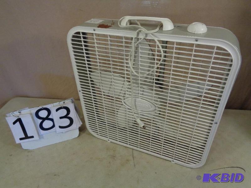 lot 183 image: Lasko 20" 3 Speed Box Fan. Tested and wo...