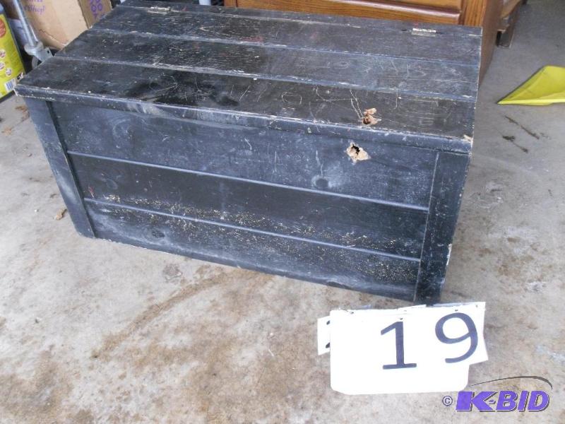 lot 19 image: Wood chest  trunk. Top is hinged. Approx. 36...