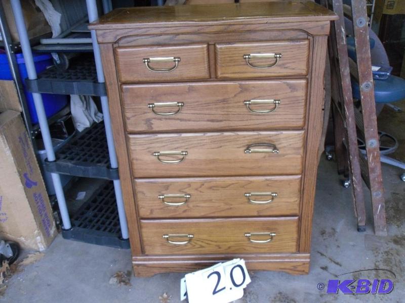 lot 20 image: 6 Drawer dresser. Approx. 36" X 18"...