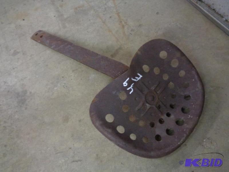 lot 2B image: Old Metal Tractor Seat with Mount....