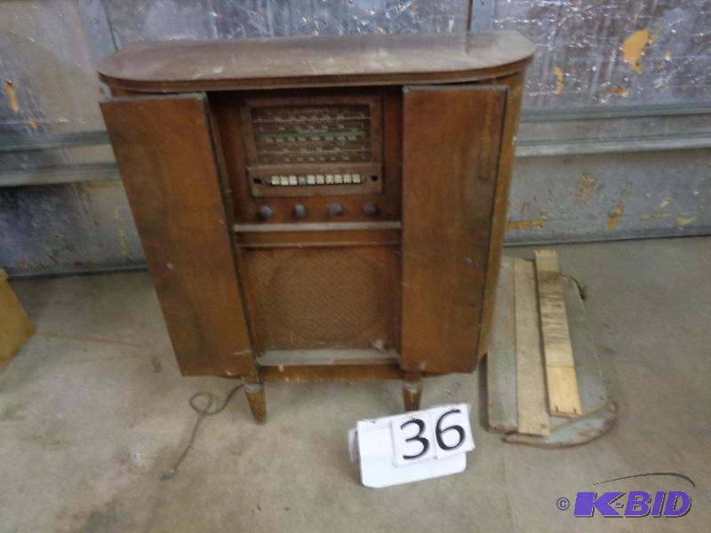 lot 36 image: RCA Victor World Radio Cabinet. Very old, nee...