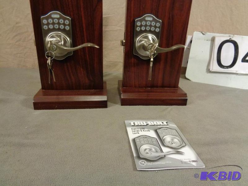 lot 54 image: 2 New Display Model Electronic Lever Door Loc...