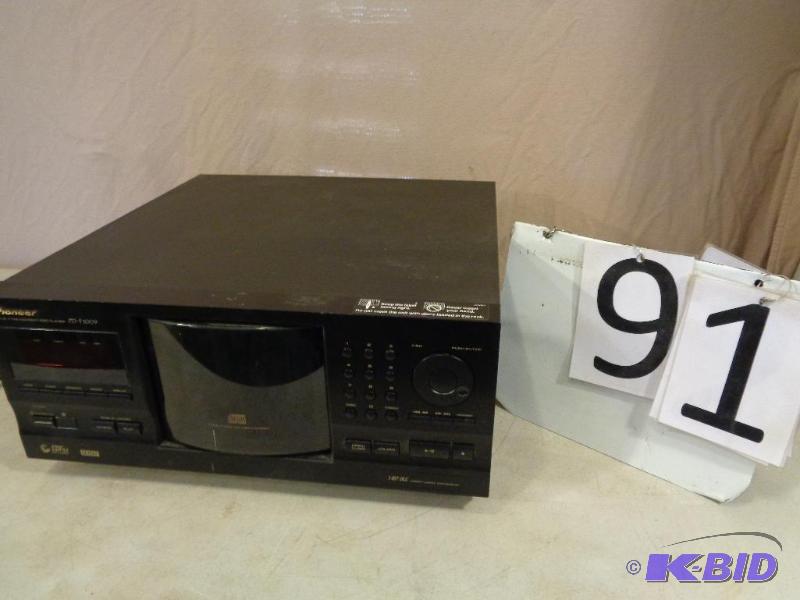 lot 91 image: Pioneer 300 Disc&nbspCD Player. Tested and p...