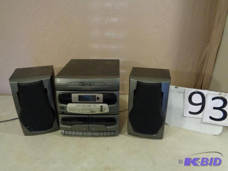 lot 93 image: Emerson 3 Disc Stereo. Radio and Tape functio...