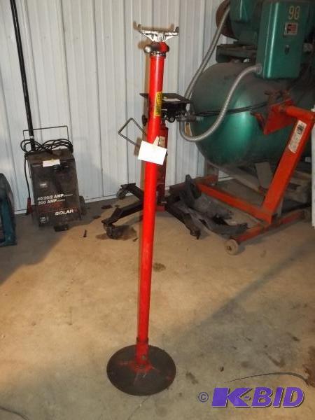 lot 10 image: Under hoist Jack Stand...