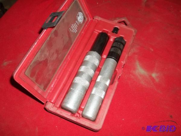 lot 14 image: Matco tools VT103 valve keeper remover and in...