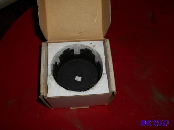 lot 15 image: Nesco Cadillac Northstar waterpump socket...
