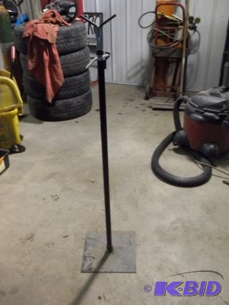 lot 16 image: Under hoist exhaust stand...