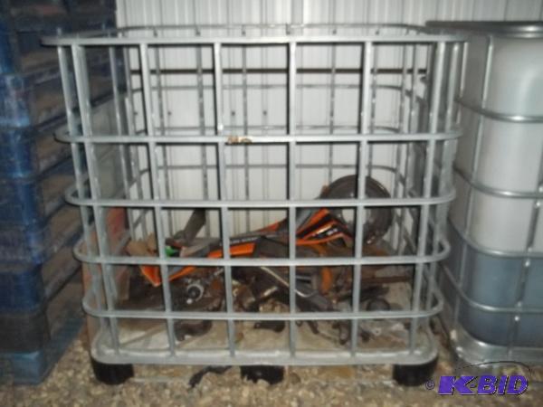 lot 17 image: Caged tote...