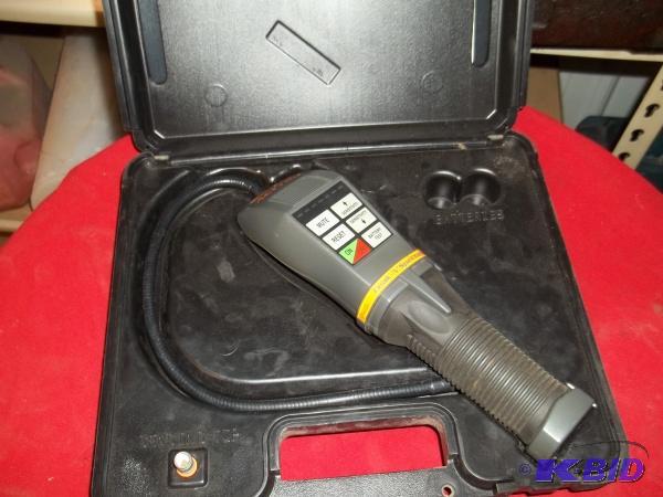 lot 4 image: Blue Point ACT750 R134 freon leak detector....