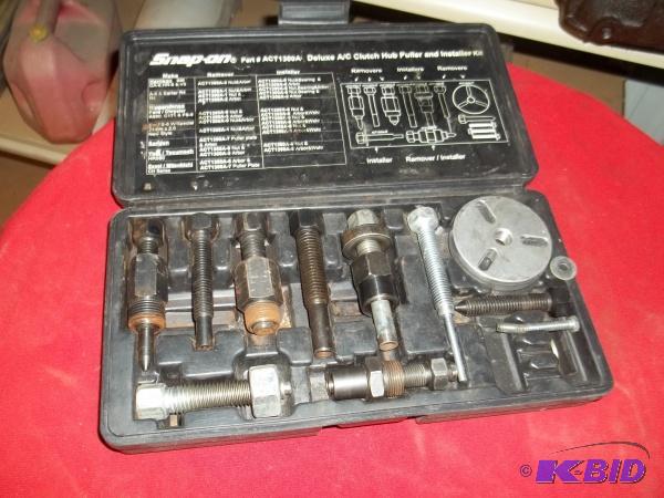 lot 6 image: Snap On Act1300A Deluxe AC clutchhub puller ...
