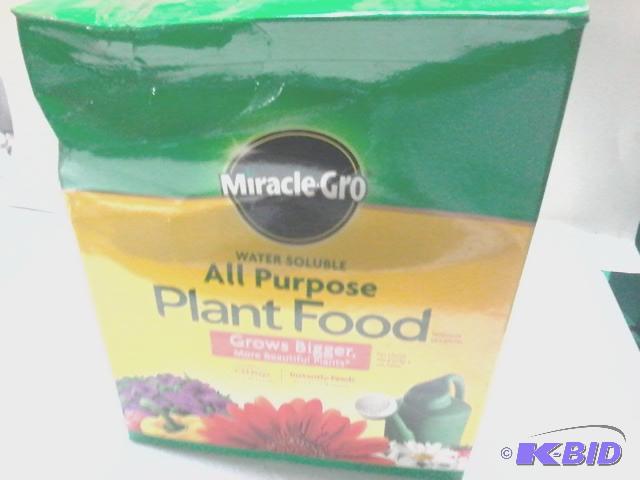 lot 322 image: New box of Miracle Gro water soluble all purp...