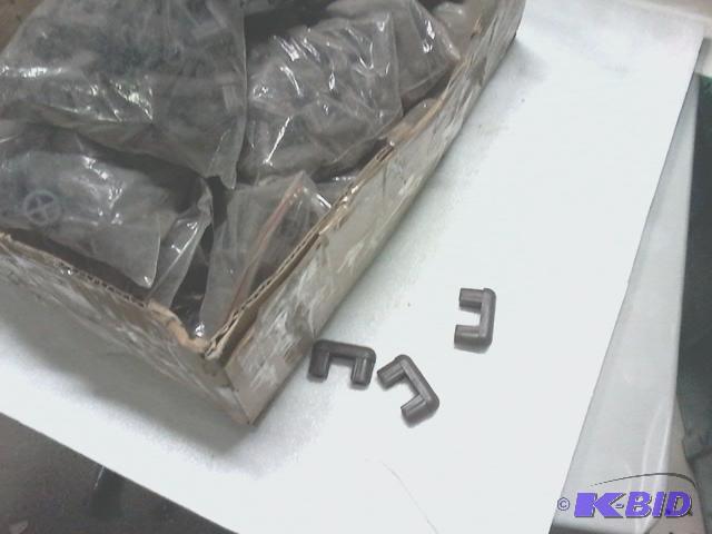 lot 342 image: New large quantity of plastic connectors...