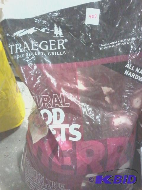 lot 407 image: New bag of Traeger brand wood pellets all nat...