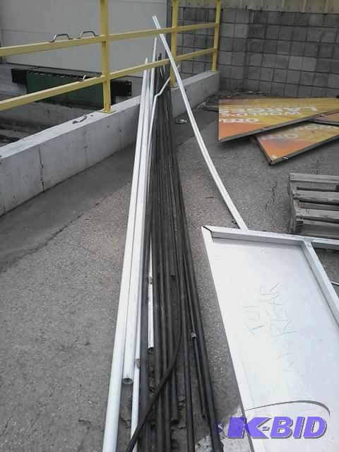 lot 433 image: Entire lot of black pipe and pvc pipe. Approx...