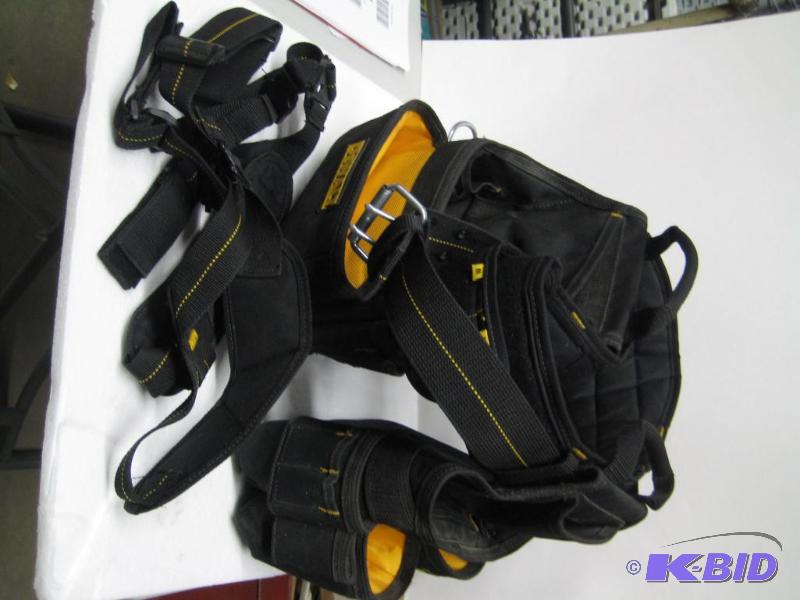 lot 78 image: New Dewalt brand professional tool belt inclu...