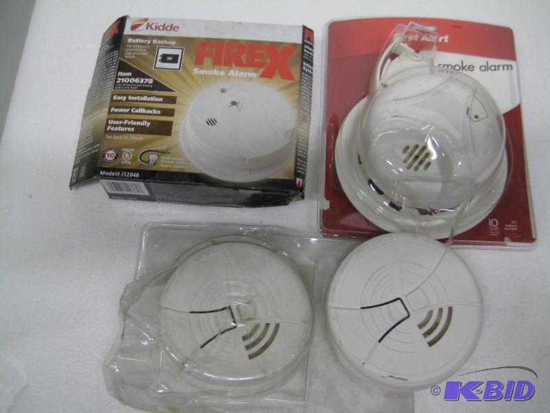 lot 93 image: new quantity of 4 smoke detectors...