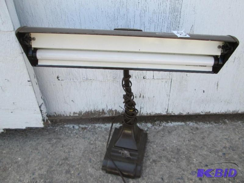 lot 100 image: Vintage desk lamp with flexible neck...
