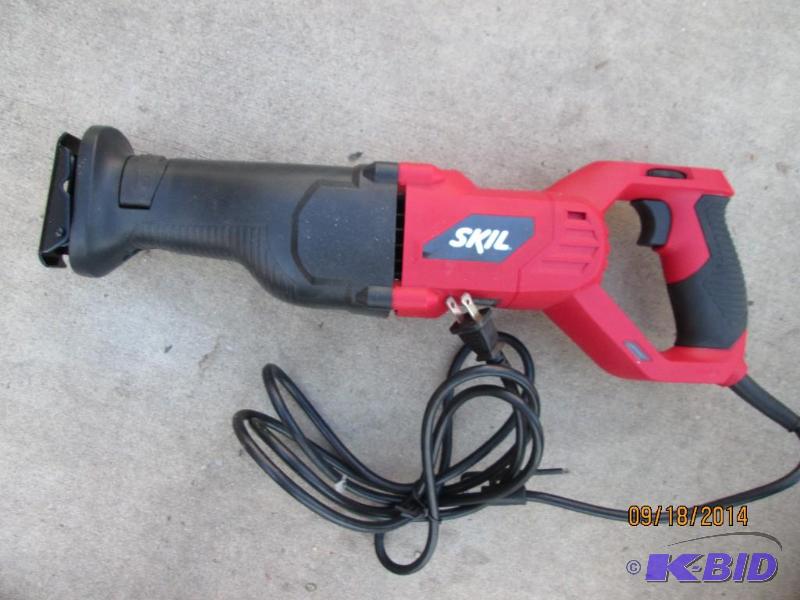 lot 12 image: Skil Saw, tested and works...