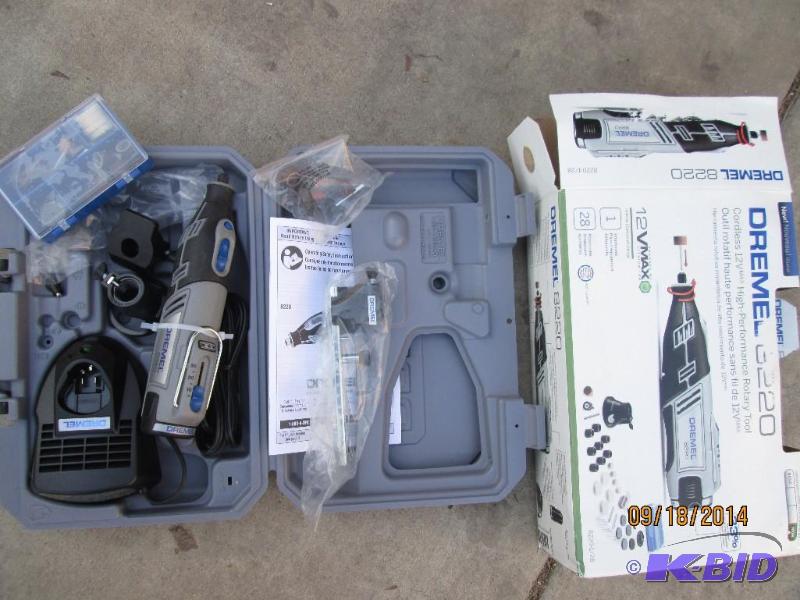 lot 15 image: Dremel 8220 cordless tool with charger and ex...