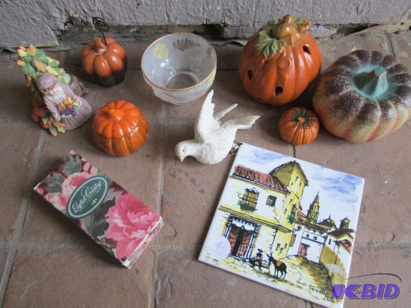 lot 153 image: Lot of assorted dcor...