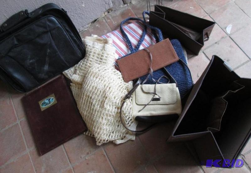 lot 157 image: Lot of assorted carriers and a vintage Minnes...