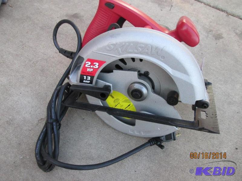 lot 2 image: Closeout Skill Saw 7 14 inch circular saw, t...