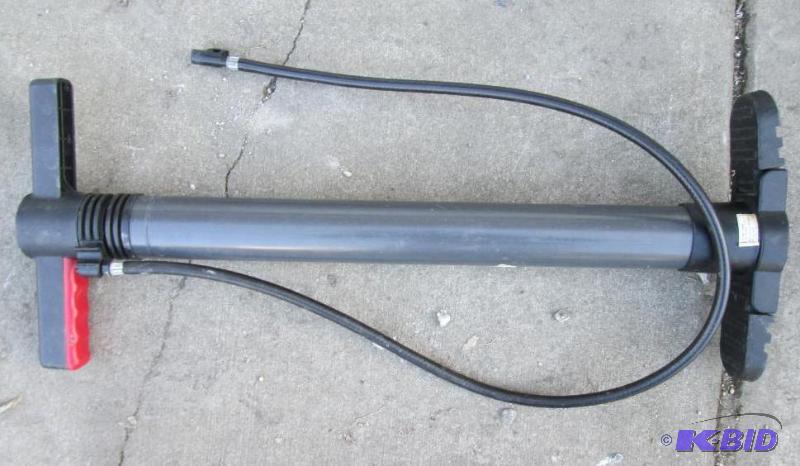 lot 210 image: Hand tire or ball pump, sturdy construction, ...