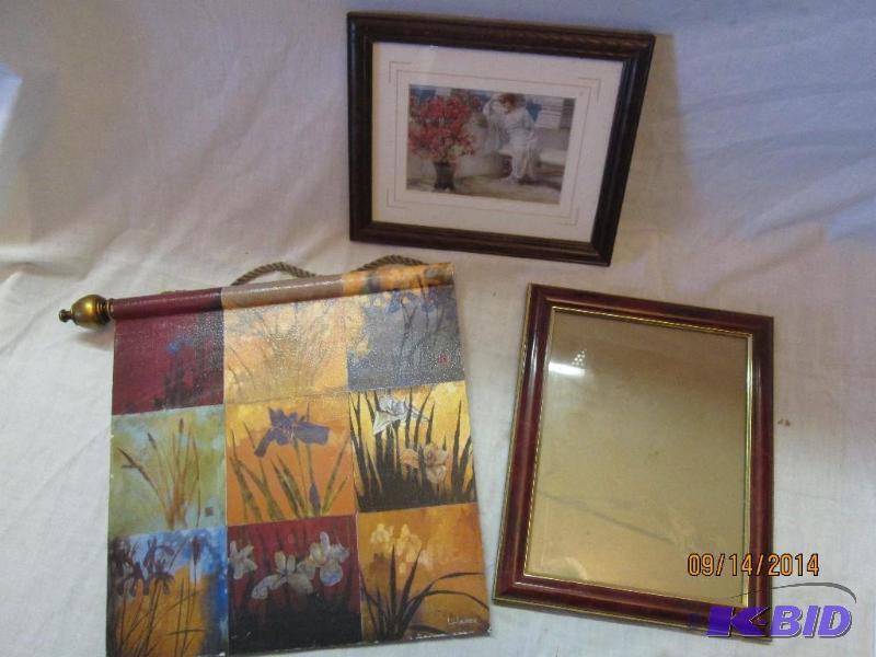 lot 70 image: Assorted wall dcor...